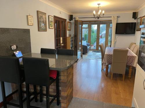 Saint Clears House | Dyffryn Taf - spacious 3 bedroom bungalow close to amenities