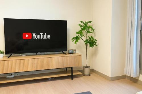 Songdo Apartment | E 2BR 60m2 Newly Built High Floor APT 2min to Hyundai Outlet Triple St 2Free Parking