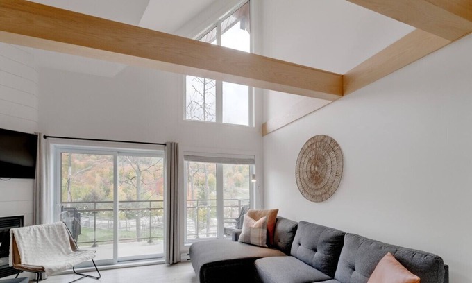 Bromont Apartment | E-302- Condo ski in and/and ski out 2 bedrooms