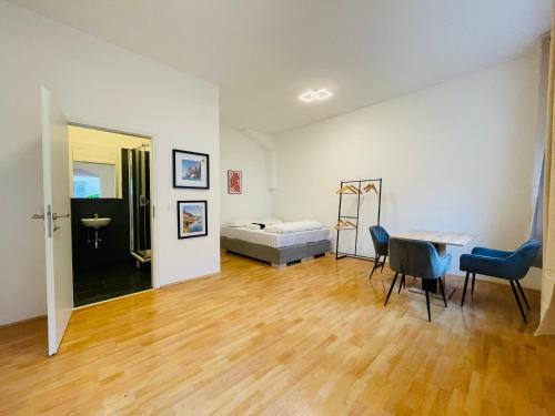 Favoriten House | E&C Pension Rooms