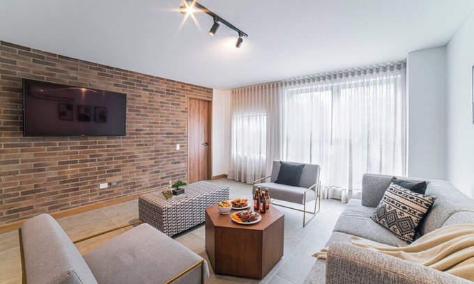 Granada Apartment | E201 - Spacious 2-bed/2-bath, A/C & Fast WiFi