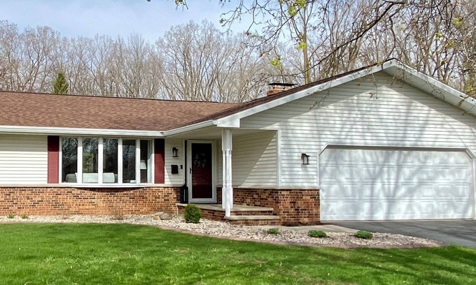 Neenah House | EAA AirVenture Neenah Home - 14 miles from grounds