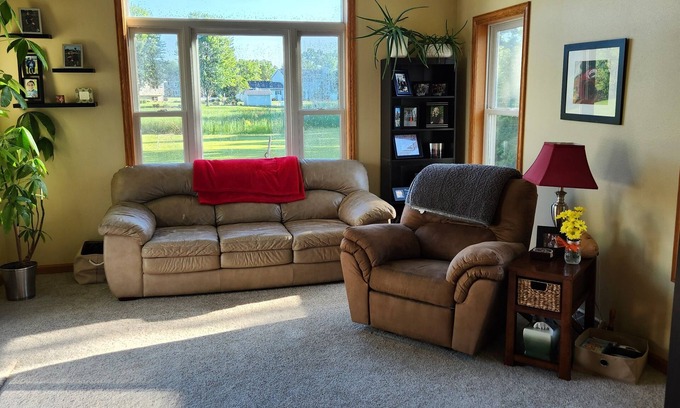 Oshkosh House | EAA private property rental! 5 min from EAA grounds