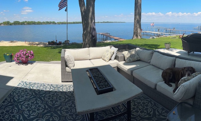 Neenah House | EAA RENTAL on Lake Winnebago!