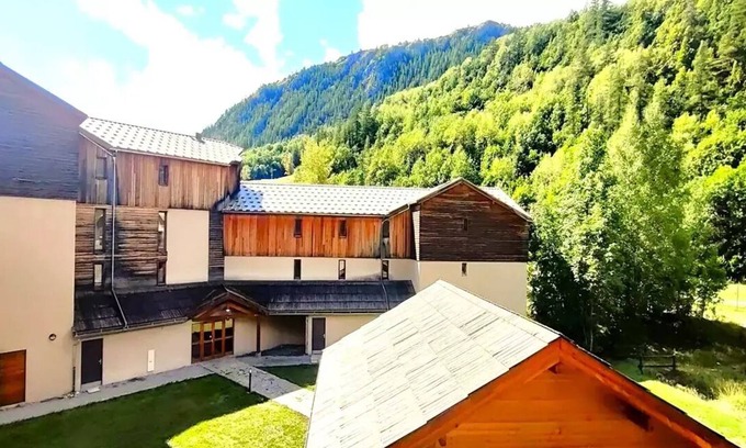 Vallouise-Pelvoux Apartment | EACH APARTMENT AT PIED PISTEN - 4/6 PERS