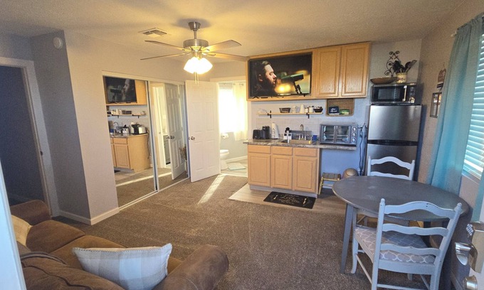 Springerville Apartment | Eagar Hot Tub Getaway. Sleeps 4. Starlink Internet.