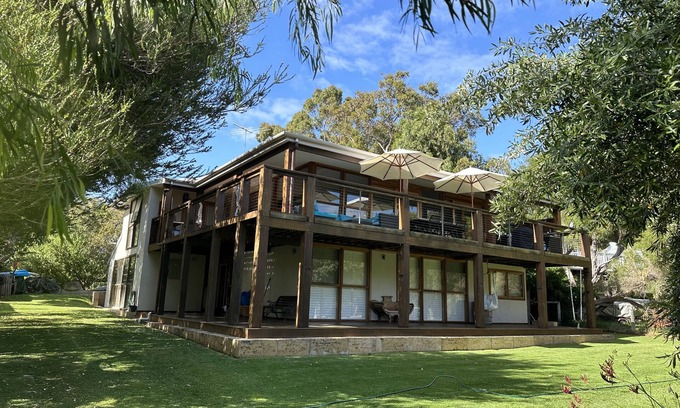 Eagle Bay House | Eagle Bay holiday home very close to beach