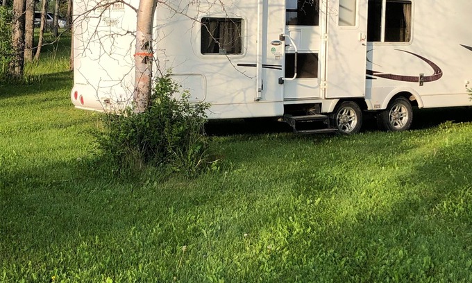 Onanole House | Eagle- Camper at Sunset Bay