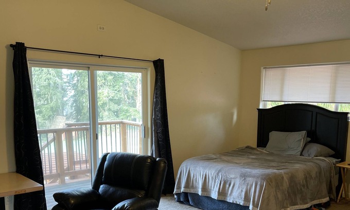 Carver Bed & Breakfast | Eagle Creek Gardens