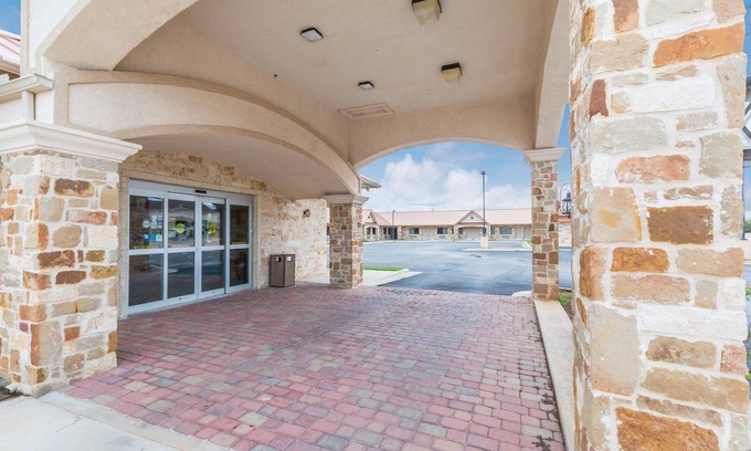 Floresville Hotel | Eagle Ford Inn
