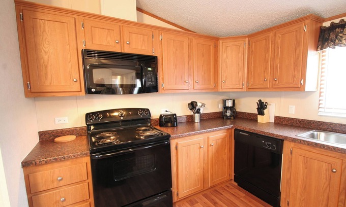 Dilley Cabin | Eagle Ford Village Suites Dilley