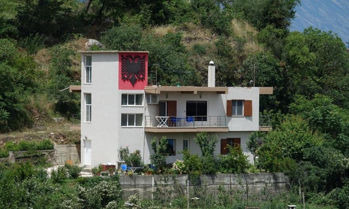 Permet Villa | Eagle house