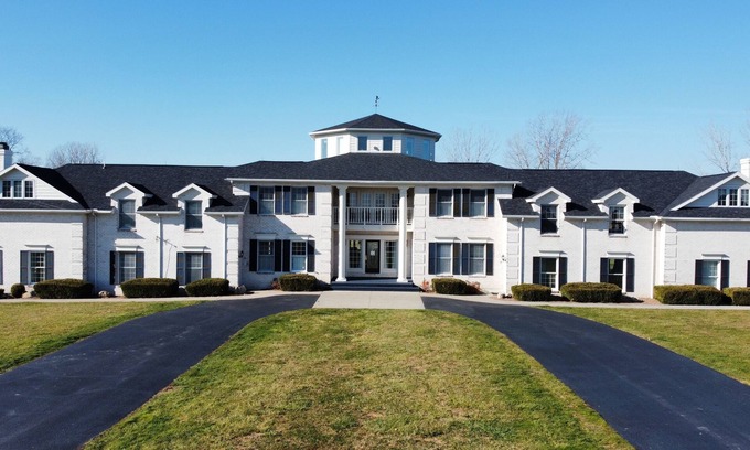 Fremont House | Eagle Isle South Wing on the Sandusky River w/short drive to Cedar Point