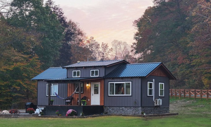 Ella Cabin | Eagle Lake Cottage sleeps 6