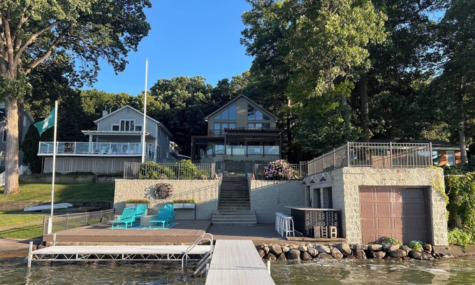 Edwardsburg House | Eagle Lake Paradise! Close to ND!nEnjoy kayaking, hot tub and Sunset views!