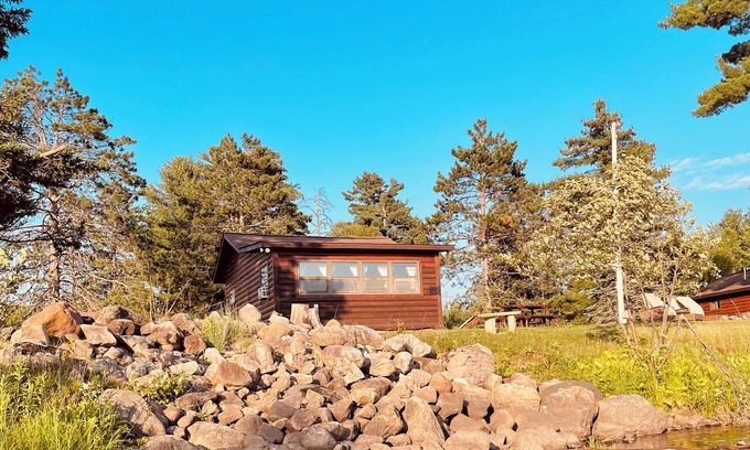 Winter Cabin | EAGLE LODGE - Cozy Cabin Overlooking the Beautiful E. Fork of the Chippewa River
