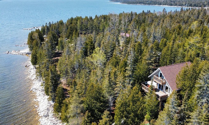 Manitoulin District House | Eagle Nest, Manitoulin Island, Bay at Lake Huron