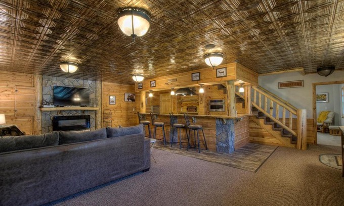 Custer House | Eagle Pine Lodge