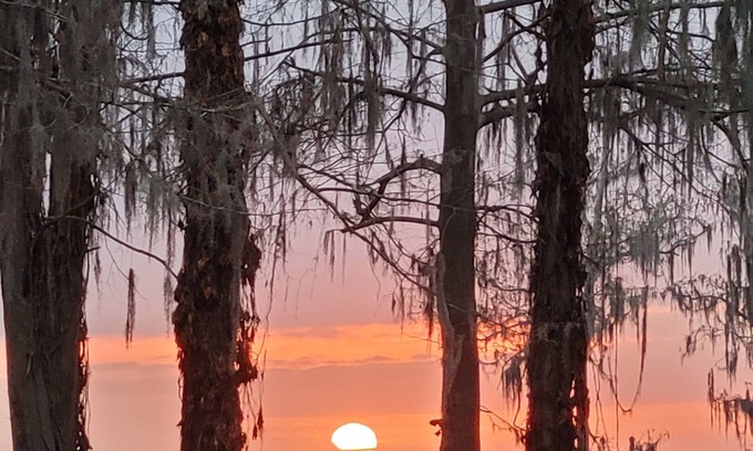 Crescent City House | Eagle Point-Cozy Lake living House and Cottage. Family, pets and your boat.
