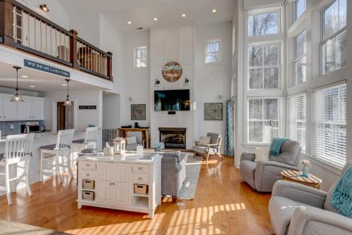 Waverly Ski Chalet | Eagle Roost Chalet- Modern Kentucky Lake Chalet
