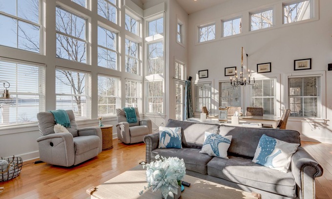 Waverly Ski Chalet | Eagle Roost Chalet - Spacious 4-Bedroom Modern Retreat at Kentucky Lake