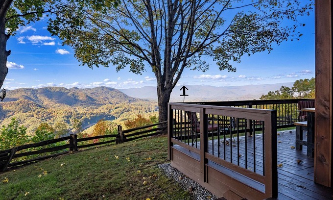 Bryson City Cabin | Eagle's Summit- Spectacular Views!