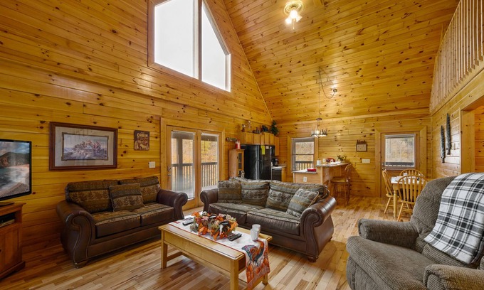 Sevierville Cabin | Eagle Star Cabin: Scenic Smokies Getaway