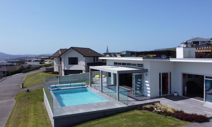 Cable Bay House | Eagle View