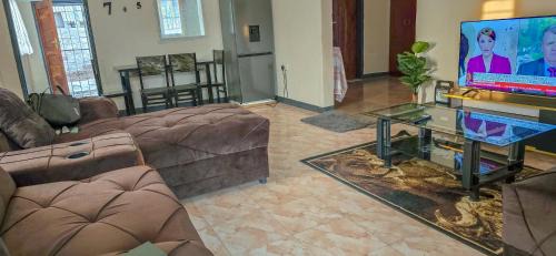 Livingstone Apartment | EAGLE WEAVERS NEST