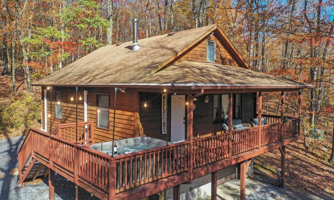 Star Tannery Cabin | EagleRockCozyCabin hot tub/private/outdoor firepit for friends and family