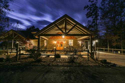 Mineral Bluff House | EAGLES CREST - Long Range Layered Mountain Views in peaceful neighborhood!