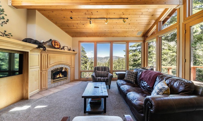 Alpine Meadows House | Eagles Nest By Tahoe Getaways- Hot Tub- Pool Table- Shuttle to Slopes- Dogs OK!