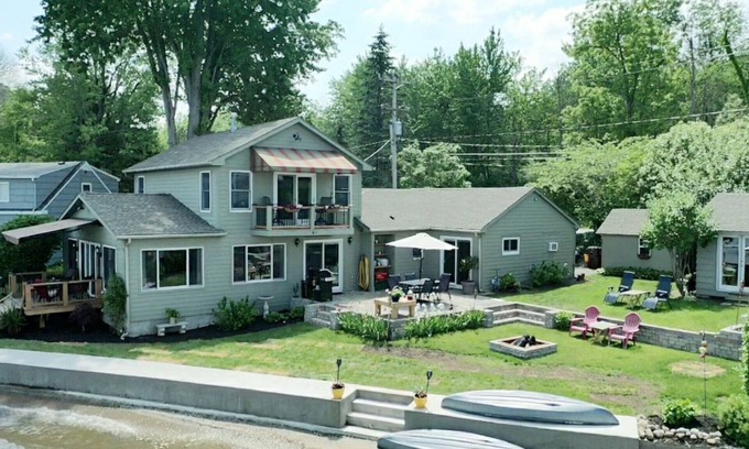 Geneseo House | Eagles Nest of Conesus Lake with a Pontoon Boat
