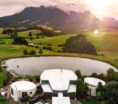 West Kentish Villa | Eagles Nest Retreat
