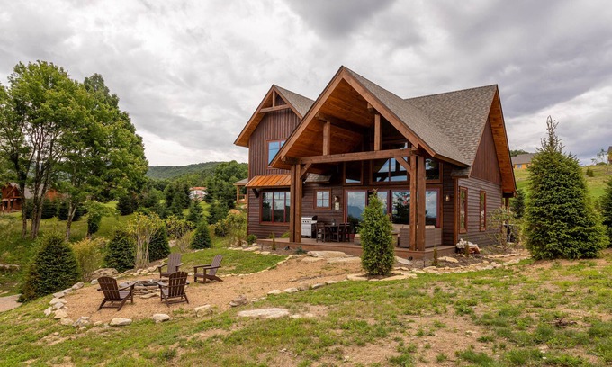 Elk Park Cabin | Eagles Overlook - pet friendly Eagles Nest home with pool table, views, fire pit