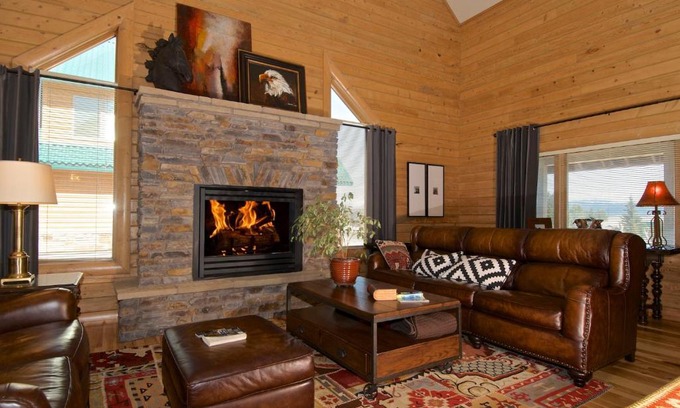 Island Park House | Eagles Perch by KABINO IP Village Garage Theatre Room Game Cube Satellite WiFi