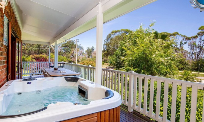 Callala Bay House | Eagles Point - Water Views & Spa - Pet Friendly