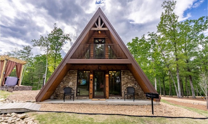 Dawson Cabin | Eagles Rest Cabin w/Hot Tub - Sleeps 6