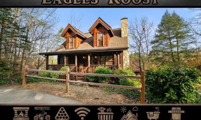 Pigeon Forge Cabin | Eagles Roost by RedAwning