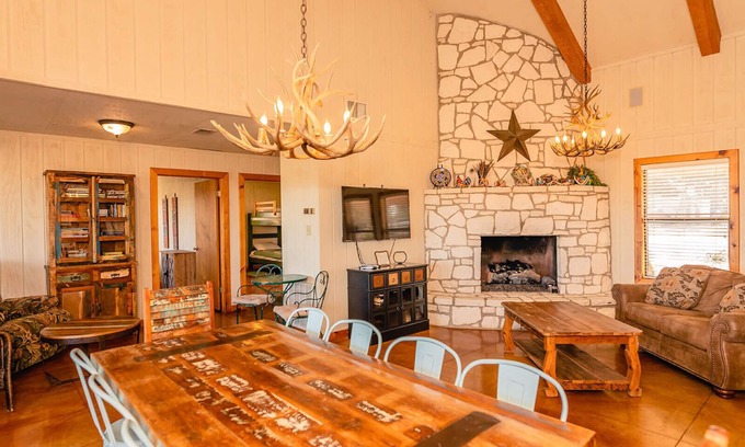 Concan House | Eagles' Roost Vacation Home @ Buchanan Vacation Homes - PET FRIENDLY!