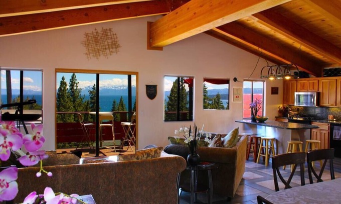 Tahoe Vista Ski Chalet | Eagles Tahoe Chalet Panoramic Lake Views & HotTub