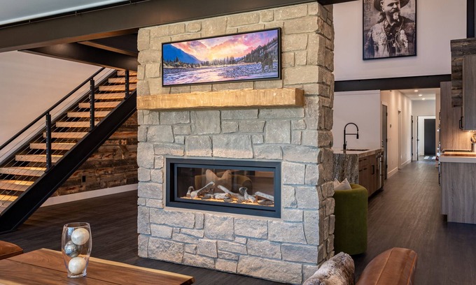 Cody House | Eagles View- New Build! Luxury 3 bedroom condo 1 block off main street!