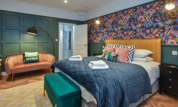 West Cliff Apartment | Eaglescliffe Apt an elegant gem next to the beach