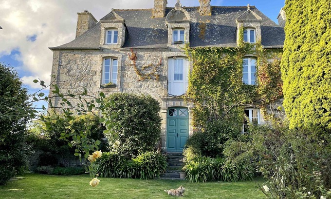 Plufur House | Early 18th century presbytery 10 minutes from the beach and TGV train station