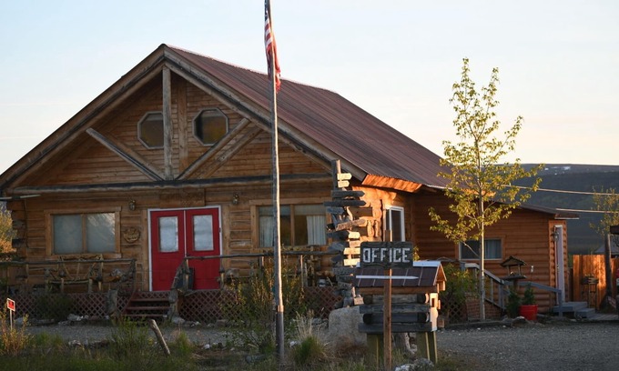 Healy Cabin | Earthsong Lodge -Two Room Cabin