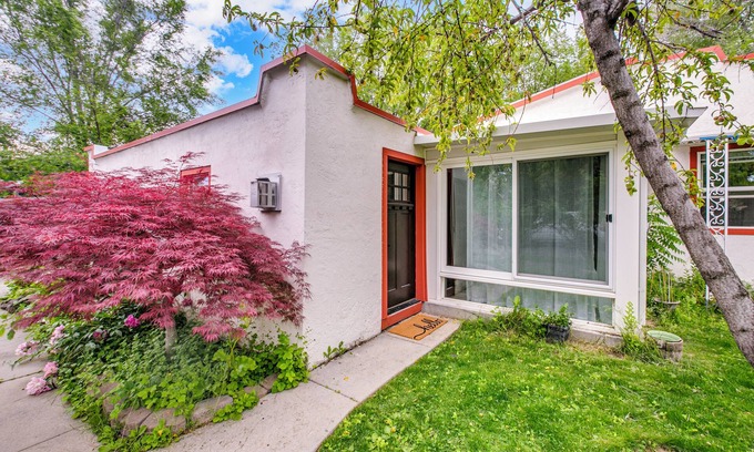 Depot Bench House | Earthy Pearl - 1 Bedroom Suite @ the Boise Depot