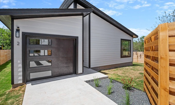 McKinley Heights House | EAST AUSTIN DOWNTOWN VAYYKAY HOME UNIT 2
