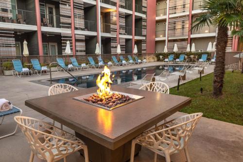 East Cesar Chavez Hotel | East Austin Hotel