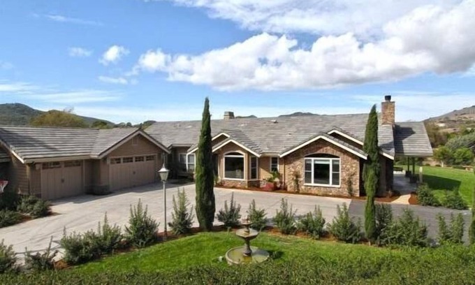 San Luis Obispo House | East Avila Beach! LARGE, LUXURIOUS & WELL EQUIPPED IN FABULOUS LOCATION