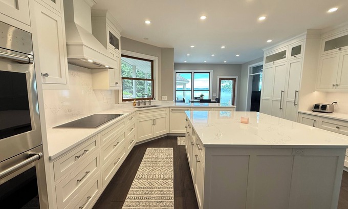 Williamsburg House | East Bay, Lake Michigan Home (30 day minimum)